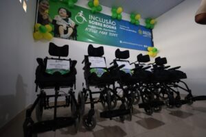 Imagem da notícia - Governo do Amazonas entrega cadeiras de rodas em Presidente Figueiredo