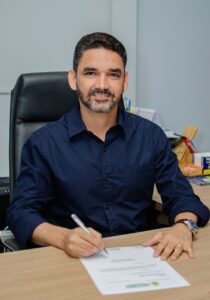Secretário Adriano Reis