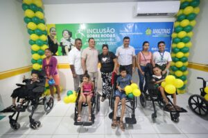 Imagem da notícia - Governo do Amazonas entrega cadeiras de rodas e documentos para pessoas com deficiência, em Benjamin Constant