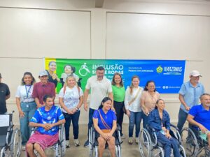 Imagem da notícia - Governo do Amazonas entrega cadeiras de rodas e documentos para pessoas com deficiência em Parintins